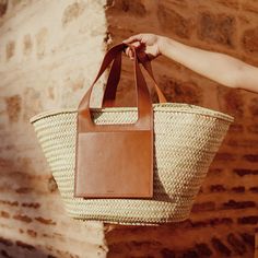 Handmade by craftswomen from our rural cooperative DOUM FOR WOMEN, our totes are made with impeccable craftsmanship and from high quality materials. Practical and stylish, this straw bag is trimmed with vegan leather top handles and front embossed pocket. This perfect summer tote is large enough to fit all of your warm weather essentials. Materials : Raw Material : 100% Woven natural palm straw Trim : 100% Vegan Leather, Removable canvas pouch with a zip top closure Dimensions : Height : 35 cm / Summer Basket, French Basket, Moroccan Basket, Ballet Bag, Knitting Tote Bag, Summer Tote Bags, Straw Basket, Vegan Leather Tote, Dance Bag