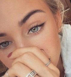 Winged Liner Makeup, Permanente Make-up, Maquillage On Fleek, Make Up Inspiration, Cat Eyeliner, Cat Eye Makeup, Smink Inspiration