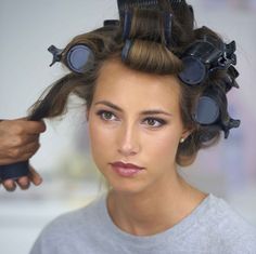 hot rollers creating waves Best Hair Rollers, Hair Rollers Tutorial, Using Hot Rollers, Roller Curls, Hair Curlers Rollers, Thicker Hair, Hair Haircuts