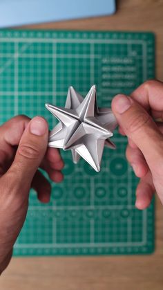 Coraubanne | Making a Shiny Origami Star #origami #⭐️ #star | Instagram Dragon Origami, Paper Dragon, Diy Instagram, Origami Dragon