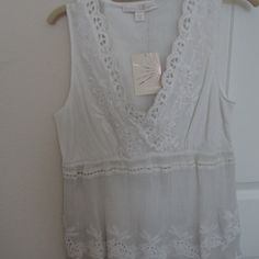 Boston Proper Sleeveless White Blouse Lightweight With Tone On Tone Embroidery And Area's Of Cutout Decoration New With Tags Size M Cotton Lace V-neck Top For Summer, Spring Cotton V-neck Lace Top, Spring V-neck Cotton Lace Top, Cotton Lace V-neck Top For Spring, Sleeveless Lace Top For Spring Daywear, Sleeveless Blouse With Lace Trim For Vacation, White Sleeveless Lace Top For Daywear, Summer Sleeveless Blouse With Lace Trim, Sleeveless Cotton Lace Top For Beach