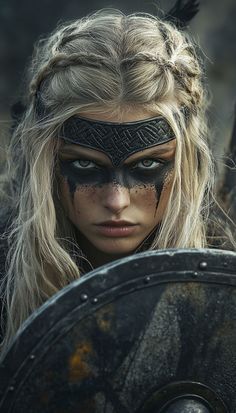 Warrior Eye Makeup, Viking Warrior Woman Costumes, Celts Warrior, Viking Shield Maiden Costume, Amazoness Warrior, Viking Woman Aesthetic, Viking Cosplay Female, Woman Viking Warrior