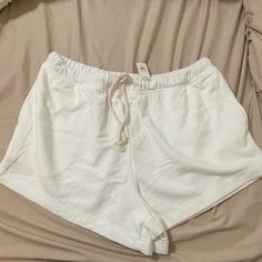 White Aerie Shorts Nwt Xl Aerie Aesthetic, Aerie Shorts, List Ideas, Shorts White, School Outfits, Christmas List, Cotton Shorts, White Shorts, Color White