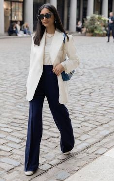 Formal Blazers For Women, Cream Blazer Outfits For Women, London Outfit Ideas Spring, White Blazer Outfit Work, Outfits For Exploring, London Outfit Spring, London Spring Outfit, London Outfit Ideas