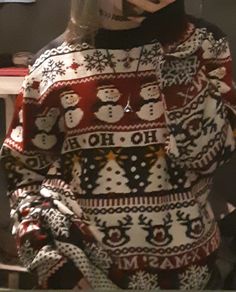 Aesthetic Ugly Christmas Sweater, Ugly Christmas Sweaters Aesthetic, Ugly Christmas Sweater Aesthetic, Christmas Jumper Aesthetic, Christmas Aesthetic Clothes, Nice Christmas Outfits, Cute Ugly Sweater Outfits, Christmas Clothes Aesthetic, Christmas Sweaters Aesthetic