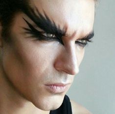 Bird Makeup, Crow Costume, Makeup 2017, Cool Halloween Makeup, Theatrical Makeup