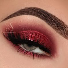 Red Eyeshadow Looks, Red Eyeshadow Makeup, Red Eyeshadow Look, Quince Makeup, Red Makeup Looks, Holiday Makeup Tutorial, Quinceanera Makeup, Red Eye Makeup, Red Quince