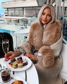 Girls Fur Coat, Fabulous Fox, Alpaca Coat, Fur Coat Fashion, Fur Collar Coat, Exotic Fashion, Collar Coat, Fur Coats Women, Fox Fur Coat