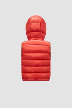 Designed to accompany little ones on their adventures, the Zibiah down vest is crafted from longue saison - a lightweight nylon fabric notable for providing warmth without being heavy. The puffer vest is completed by a detachable hood, making it perfect for play no matter the weather. Hooded Nylon Vest For Outdoor Activities, Hooded Nylon Vest For Outdoor, Outdoor Vest With Detachable Hood, Hooded Puffer Vest For Outdoor, Down Jackets, Down Vest, Nylon Fabric, Detachable Hood, Puffer Vest