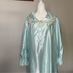 Ilise Steven’s Vintage Floor Length Nightgown With Lace Trim. Original Tags Attached. The Tag Reads Mint But The Color Can Also Be Described As Seafoam Green Or Ice Blue. Partial Button Down. Fold Down Quilted Collar Is Scalloped In The Back. 83% Polyester. 17% Cotton. Size Large. Please Note This Is A Vintage Item And Does Show Signs Of Wear. There Is One Discoloration On The Inside Lining Near The Tag. There Is Also Some Yellowing To The Lace. Please You Photos. Approximate Measurements: 55 In Blue Satin Sleepwear For Pajama Party, Blue Long Sleeve Nightgown For Sleepover, Long Sleeve Blue Nightgown For Sleepover, Blue Long Sleeve Nightgown For Pajama Party, Light Blue Long Sleeve Nightgown For Bedtime, Vintage Satin Nightgown For Sleep, Light Blue Long Sleeve Nightgown, Light Blue Long Sleeve Nightgown For Sleep, Light Blue Lace Trim Sleepwear