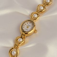 Classy Jewlery, Aesthetic Watch, 90s Chic, Pearl Watch, Feminine Gifts, Classy Watch, Gold Watches, Watch Battery