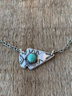 This dainty little arrowhead is the perfect addition to your southwestern style! It is so cute layered with other necklaces or on its own!  It has a 5mm turquoise dot in the center and has southern style stamping surrounding the stone.  **No turquoise stone is the same so colors will vary** Western Turquoise Necklace, Tourqouis Jewelry, Torquise Jewelry, Punchy Jewelry, Diy Western Jewelry, Real Turquoise Jewelry, Western Fashion Jewelry, Southern Jewelry, Rodeo Jewelry