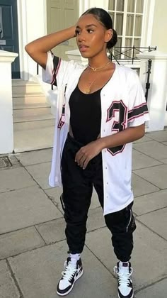 Sport Jersey Outfit Women, Baseball Jersey Outfit Women, Sports Jersey Outfit, Tomboy Femme, Outfit Black Women, Tailgate Outfit, Tailored Suit, Swag Outfits For Girls, Basketball Jerseys