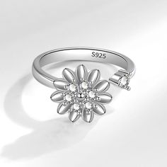 Color: White gold color Size: Adjustable Opening Fashion Element: Flowers Style: Europe and America