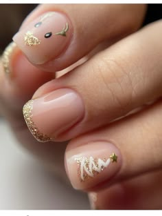 Nail Wedding Guest, Fall Nail Color Ideas, Fall Nail Color, Thanksgiving Nail Designs, Nail Color Ideas, Cute Christmas Nails, Christmas Nails Easy, Christmas Gel Nails, Simple Gel Nails