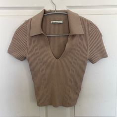 Never Worn Fitted V-neck Sweater With Seamless Collar, Fitted Collared Knitted Sweater, Fitted Fine Knit Collared Top, Classic Fitted Knitted Top, Fitted Textured Knit Collared Sweater, Fitted Brown Tops With Seamless Collar, Fitted V-neck Soft Knit Top, Fitted Soft Knit Brown Top, Short Sleeve Knit Top