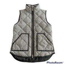 NEW! J.CREW Womens XS Excursion Quilted Down Puffer Vest In Herringbone Full Zip. Item is preowned - no flaws to note. Review all photos for a complete visual on condition. Herringbone Quilt, Herringbone Vest, Zipper Vest, Quilted Puffer Vest, Black Down, Quilted Vest, Jcrew Women, Down Vest, Puffer Vest