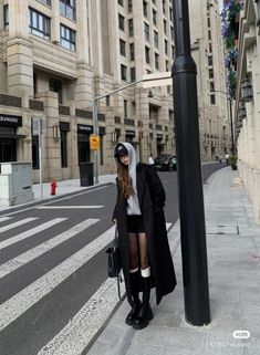 Winter In Japan Outfit, Tokyo Outfits Winter, Copenhagen Winter Style, Tokyo Winter Fashion, Winter Instagram Pictures, Winter New York Outfits, Japan Outfit Winter, Winter Inspo Outfits, Kaia Gerber Style