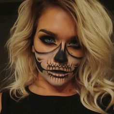 Make Up Diy, Makeup Zombie, Half Skull, Cute Halloween Makeup, Pretty Makeup Looks