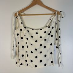 New With Tags Reformation Ellora Polka Dot Tie Strap Cami Top Black White (F39) Gold Camisole, Vintage Cami, Polka Dot Tie, Black Cami Top, Nike Tennis Dress, Black Sleeveless, Tennis Dress, Black White Fashion, Red Sweaters