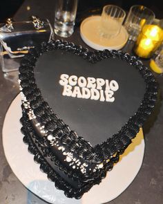 Cake birthday Scorpio Scorpio Birthday Cake Black, Heart Birthday Cake Scorpio, Heart Shaped Scorpio Cake, Birthday Cake Ideas Baddie, Capricorn Birthday Cake Aesthetic, Baddie Bday Cake, Baddie Birthday Cake Ideas