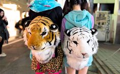 Tiger Head Backpack Coolest Gadgets, Gadgets Electronics, Gucci Purses, Animal Bag, Quilted Wallet, Weird Things, Tiger Head, Quality Handbags, Tokyo Fashion