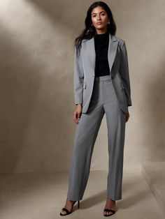 Sculpted Suit Blazer | Banana Republic Factory Outfit Formal Mujer, Fashion 60s, Business Professional Outfits, Lawyer Outfit, Fest Outfits, Blazer Outfits For Women, Business Attire Women, Fashion 90s, Dress Luxury