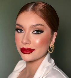 Vintage Makeup Looks, Long Shiny Hair, Glamour Hair, Red Dress Makeup, Red Lip Makeup, Power Of Makeup, School Makeup, Glamour Makeup