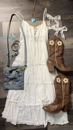 Cowgirl Vintage Outfit, Vintage Country Outfits, Aesthetic Cowgirl Outfit, Dress And Boots Outfit Country, Cowgirl Western Outfits, Connecticut Casual, White Dress With Cowboy Boots, Kacey Musgraves Concert Outfit, White Dress And Cowboy Boots