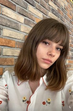 Short Haircut With Fringe, Haircut With Fringe, Shoulder Length Hair With Bangs, Kinds Of Haircut, Full Bangs, Bangs For Round Face, How To Style Bangs, Haircuts Straight Hair, Short Haircut