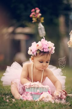 First Birthday Pictures Ideas, Baby Girl 1st Birthday Photoshooting, Outdoor Cake Smash Girl, Cake Smash Photos Outdoor, 6 Month Cake Smash, 1st Birthday Picture Ideas, Baby Outdoor Photoshoot, 1st Birthday Photoshoot Outdoor, First Birthday Photo Shoot Ideas