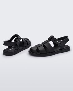 Ever an icon, the Emma sandal takes design inspiration from classic fisherman sandals with contemporary style and comfort. Take on the trend with wide interwoven straps, a matte finish and a rounded toe. Plus, a soft insole and adjustable pin closure keep them comfortable and secure wherever your day takes you. Modern Open Toe Jelly Sandals, Modern Jelly Sandals With Round Toe For Beach, Modern Flat Jelly Sandals For Beach, Modern Sandals With Woven Sole And Round Toe, Modern Slingback Sandals With Textured Footbed For Beach, Modern Sandals With Rubber Sole For Vacation, Modern Slingback Sandals For Vacation, Modern Vacation Sandals With Rubber Sole, Modern Flat Slingback Sandals For Beach