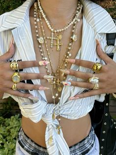 maximalist maximalism gold jewellery jewelry en route clock rings y2k outfit inspo gold necklace stack wishlist Latina Gold Jewelry Aesthetic, Funky Gold Necklace, European Jewelry Aesthetic, Mexican Jewelry Aesthetic, Lots Of Jewelry Aesthetic, Hispanic Jewelry, Maximalist Accessories, Lots Of Jewelry