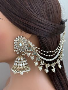 Jhumkas For Wedding, Jewelry Accessories Traditional, Traditional Pakistani Jewellery, Silver Indian Bridal Jewelry, Indian Bridal Earrings Jhumka, Jewelry Accessories Indian, Pakistani Jhumka Earrings, Jumka Earrings Gold Indian Jewelry, Indian Accessories Jewelry