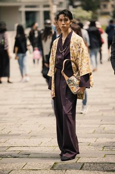 Chinese Street Style Men, Japanese Fashion Street Tokyo Style, Chinese Street Fashion Men, Taiwan Street Fashion, Chinese Fashion Men, Taipei Fashion, Kimono Street Style, Japanese Fashion Casual, Streeet Style