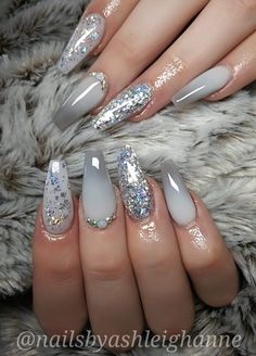 Icey Nails Designs, Gray Coffin Nail Ideas, Grey And Silver Nail Designs, Winter Grey Nails, Dark Gray Nail Ideas, Glitz And Glam Nails, Gray And Silver Nails, Foil Acrylic Nails, Silver Foil Nail Art