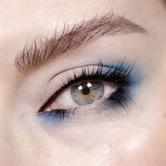 Eye Beautiful, Makeup Over 50, Eye Makeup Looks, Makeup List, Beautiful Eye Makeup, Beauty Make-up, Beautiful Eye, Blue Eyeshadow