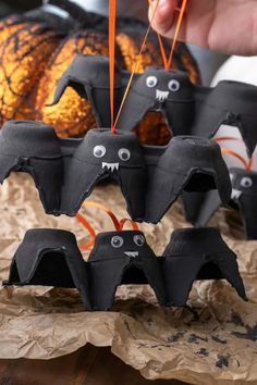 DIY Egg Carton Bats: A Spooky Recycled Halloween Craft Bats For Halloween, Spooky Halloween Crafts, Bat Craft, No Carve Pumpkin Decorating, Halloween Paper Crafts, Halloween 3