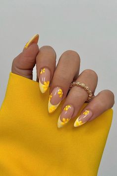 Yellow Floral Spring Nails Summer Yellow Nails, Chic Nail Designs, Yellow Nails Design, Color For Nails, August Nails, Almond Nails Designs, Summer Yellow, Nails 2024, Yellow Nails