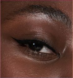 Kitten Flick Liquid Eyeliner | Lisa Eldridge Cat Eye Makeup Natural Winged Liner, Dainty Eyeliner, Reverse Cat Eye Eyeliner, Cat Eye Makeup Hooded Eyes, Simple Cat Eye Makeup, Straight Eyeliner, Flick Eyeliner, Cat Eye Eyeliner, Iconic Beauty