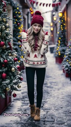 Christmas Vibes Outfit, Cozy Christmas Outfits Aesthetic, Oversized Christmas Sweater Outfit, Christmas Attire For Women, Christmas Festive Outfits, Sweater Dresses With Boots, Cold Weather Photoshoot, Christmas Casual Outfits, Austin Outfits