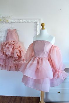 Mommy and Me Organza Set with Cascading Ruffles, Detachable Sleeves, and Corset Back - Perfect for Birthdays, Christmas, and Special Occasions Celebrate life's special moments in style with our luxurious Mommy and Me organza set. The child's dress features a stunning cascading skirt adorned with organza ruffles from top to bottom. The knee-length front and dramatic floor-length train at the back add elegance to every step. The sleeveless top has a high neckline and a transparent Eurotulle back with decorative buttons for a sophisticated finish. The mother's dress complements the child's with a full, knee-length skirt and an off-the-shoulder top. The back features a corset-style lace-up for a flattering fit, while detachable puff sleeves offer versatility, allowing you to customize the look Wedding Guest Dress Summer Formal, Mothers Daughter, Formal Dresses Party, Mommy And Me Dress, Mother Daughter Wedding, Coordinates Outfits, Mother Daughter Dresses Matching, Summer Formal Dresses, Dress Photoshoot