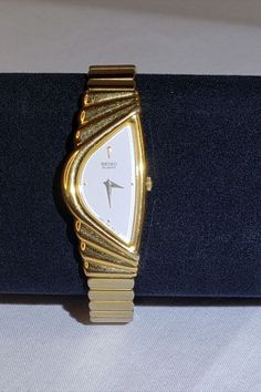 Vintage Gold Watch, Jewelry Accessories Ideas, Money Aesthetic, Jewelry Essentials, Old Money Aesthetic