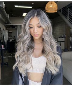 Black Roots Blonde Hair, Black Blonde Hair, Icy Blonde Highlights, Black To Blonde Hair, Blonde Hair With Roots, Perfect Blonde Hair, Clipin Hair Extensions, Hair Extension Salon, I Tip Hair Extensions