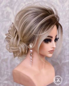 Sanggul Modern, Hairstyles Design, Wedding Hair Up, Mother Of The Bride Hair, Caramel Highlights, Bridesmaid Hair Down, Wedding Hair Inspiration, Haircut Hairstyle