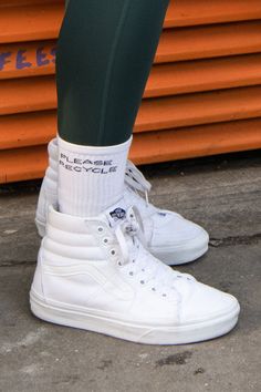 White Hightop Vans, High Top Vans Outfit, White Vans Outfit, Outfit Gym, Tenis Vans, Vans Outfit, Sock Outfits, White High Tops, Girlfriend Collective