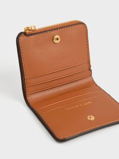 Cut down on the clutter with this sleek card holder in an elegant cognac shade. Its compact design provides just the right amount of space for your essentials, plus it has a nifty zip compartment for a little extra storage. Let this classic card holder accompany you on your daily errands by either slipping it into your back pocket or slotting it into your weekly bag rotation. Luxury Card Holder, Leather Wallet Design, Designer Wallet, Leather Diy Crafts, Card Pouch, Luxury Card, Classic Card, Luxury Purses, Best Wallet