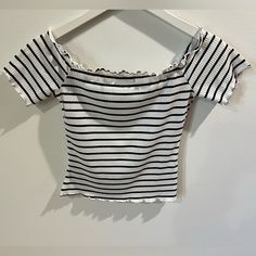 Vernacular Nwot Black & White Striped Ribbed Short Sleeve Top, Size: Large. Can Be Worn On Or Off The Shoulders. New Without Tags! Fitted Striped Top For Day Out, Ribbed Shirt, Black & White, Short Sleeve Top, Shirt Sleeves, White Stripe, Short Sleeves Tops, Off The Shoulder, Sleeve Top