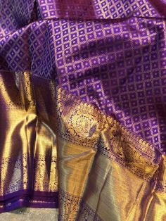 Tissue Pattu Sarees, Kanchipuram Saree Wedding, Saree Combination, Saree Color Combinations, Blouse Works, Kanjivaram Sarees Silk, Bandhani Dress, Bridal Sarees South Indian, New Saree Designs