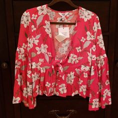 Very Cute Blouse Red Floral. Chic Holiday Tops For Spring, Red Floral Print Blouse For Brunch, Spring Brunch Red Blouse, Red Blouse For Spring Brunch, Casual Spring Holiday Blouse, Chic Holiday Blouse For Spring, Spring Holiday Blouse, Teal Scrubs, Black Sleeveless Shirt